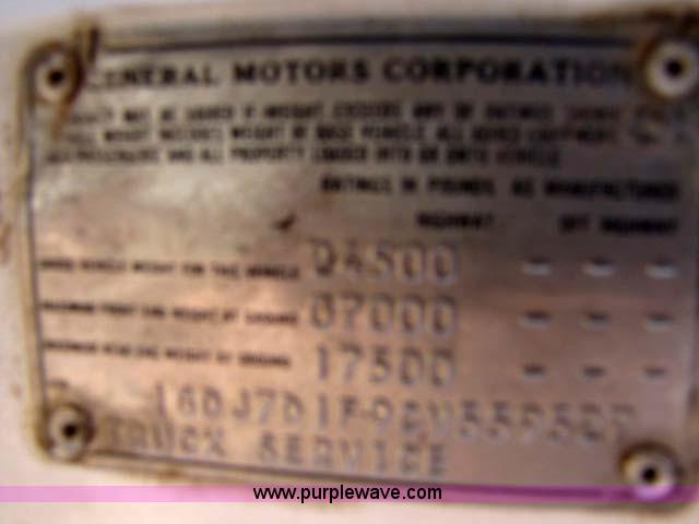 image for item 8253 1982 GMC Topkick C7D042 dump truck