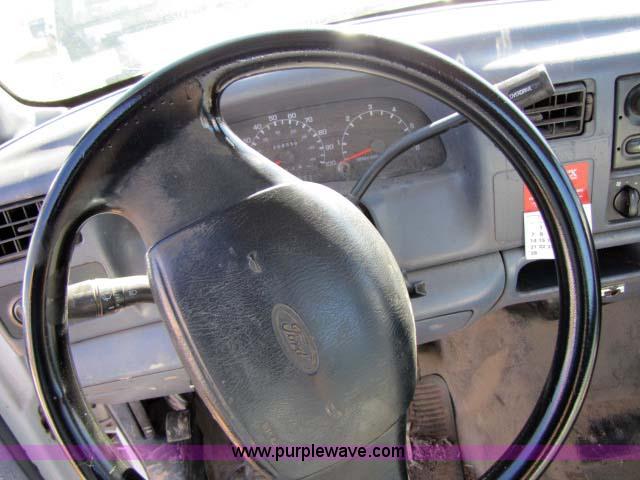 image for item 8254 1999 Ford F350 Super Duty cab and chassis