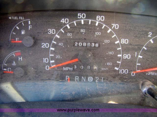 image for item 8254 1999 Ford F350 Super Duty cab and chassis