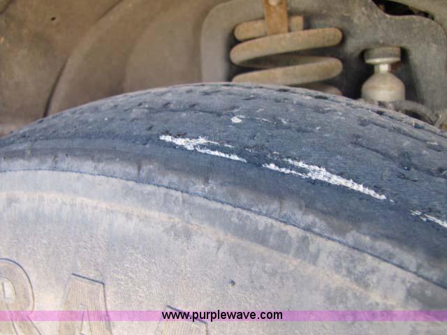 image for item 8254 1999 Ford F350 Super Duty cab and chassis