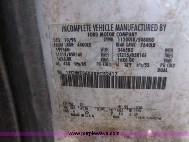 image for item 8254 1999 Ford F350 Super Duty cab and chassis