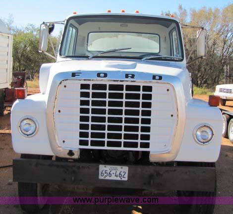 image for item 8256 1979 Ford 8000 water truck
