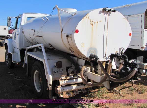 image for item 8256 1979 Ford 8000 water truck