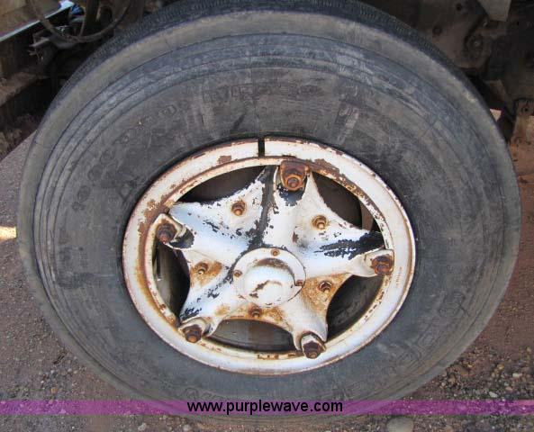 image for item 8256 1979 Ford 8000 water truck