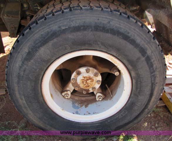 image for item 8256 1979 Ford 8000 water truck