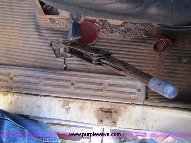 image for item 8256 1979 Ford 8000 water truck