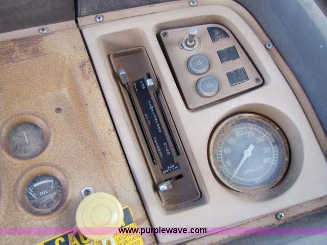 image for item 8256 1979 Ford 8000 water truck