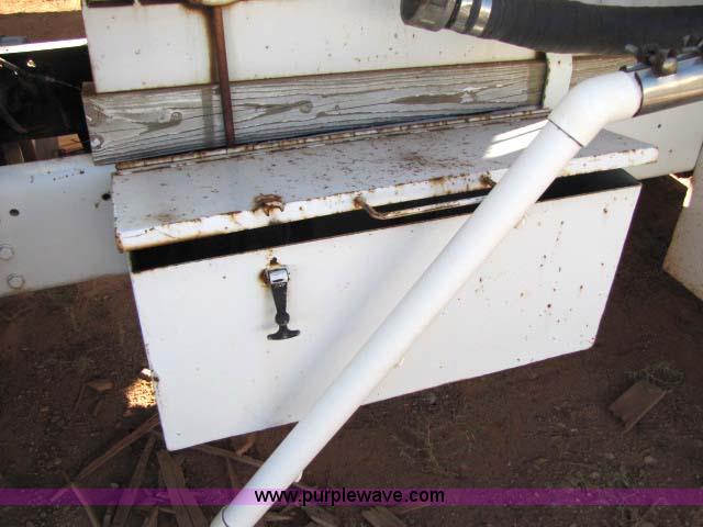 image for item 8256 1979 Ford 8000 water truck