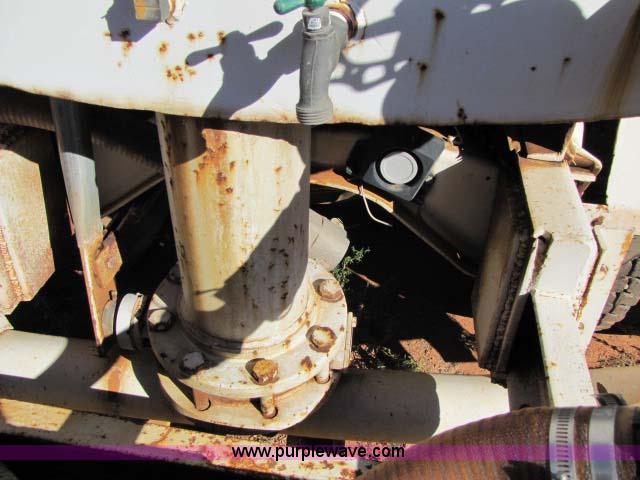 image for item 8256 1979 Ford 8000 water truck