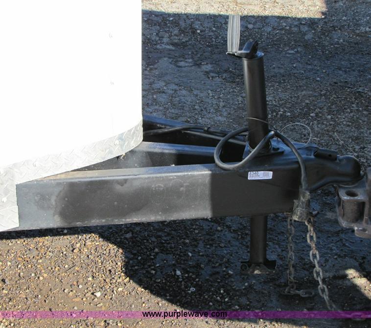 image for item 8340 2009 Tailwind 27' trailer