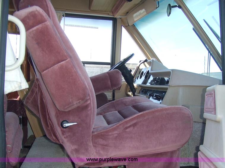 image for item 2360 1987 Chevrolet Elandan 33' Winnebago