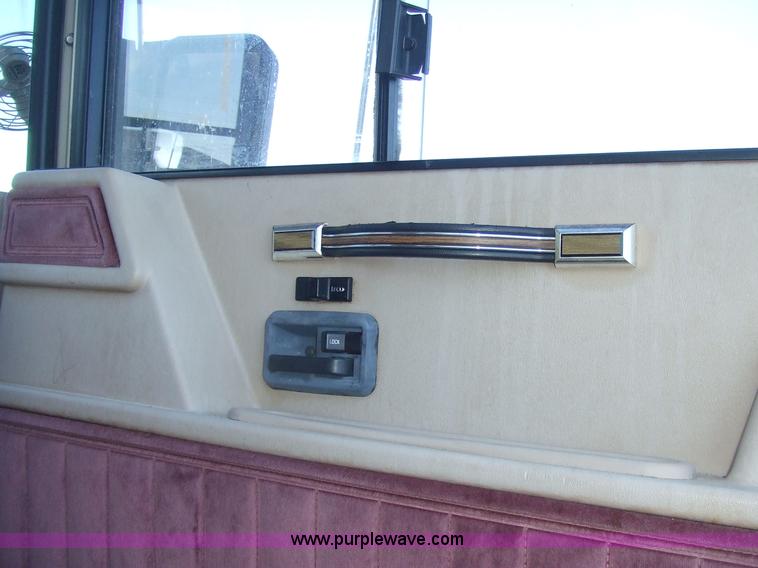 image for item 2360 1987 Chevrolet Elandan 33' Winnebago