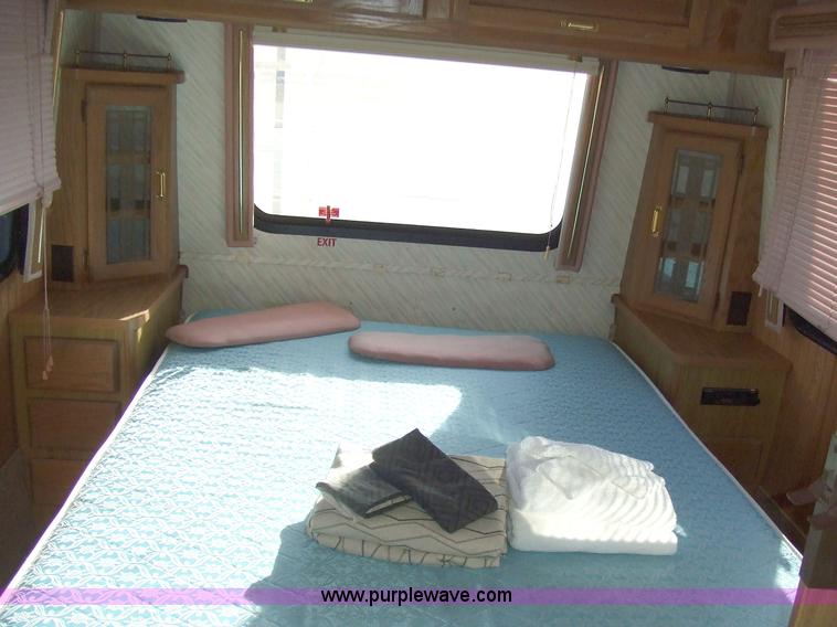 image for item 2360 1987 Chevrolet Elandan 33' Winnebago