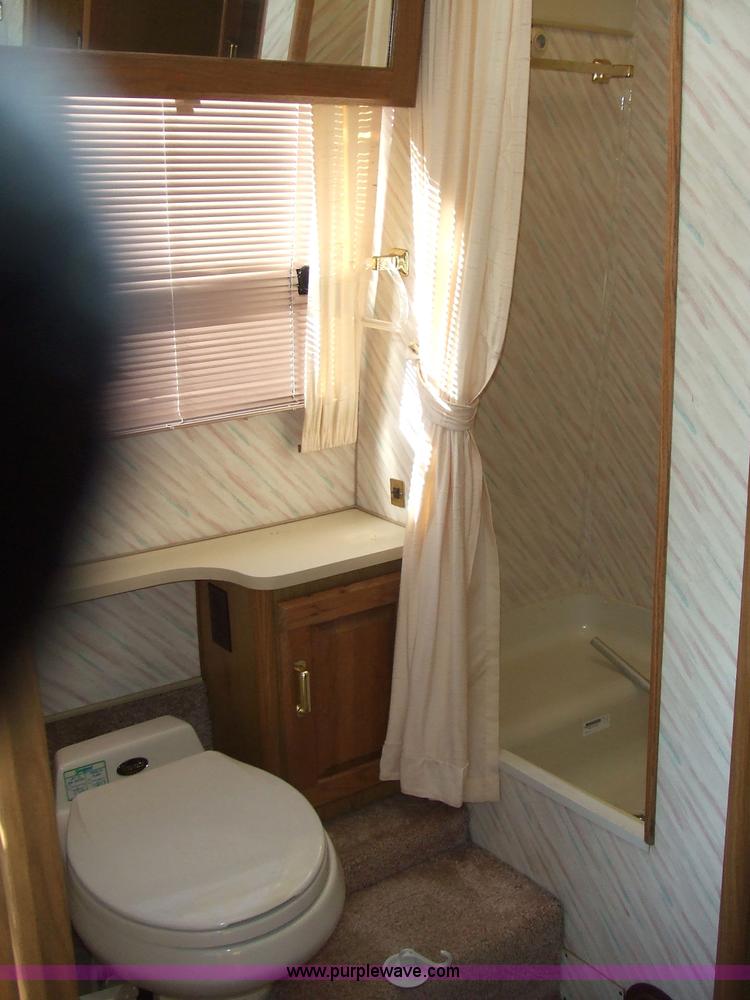 image for item 2360 1987 Chevrolet Elandan 33' Winnebago