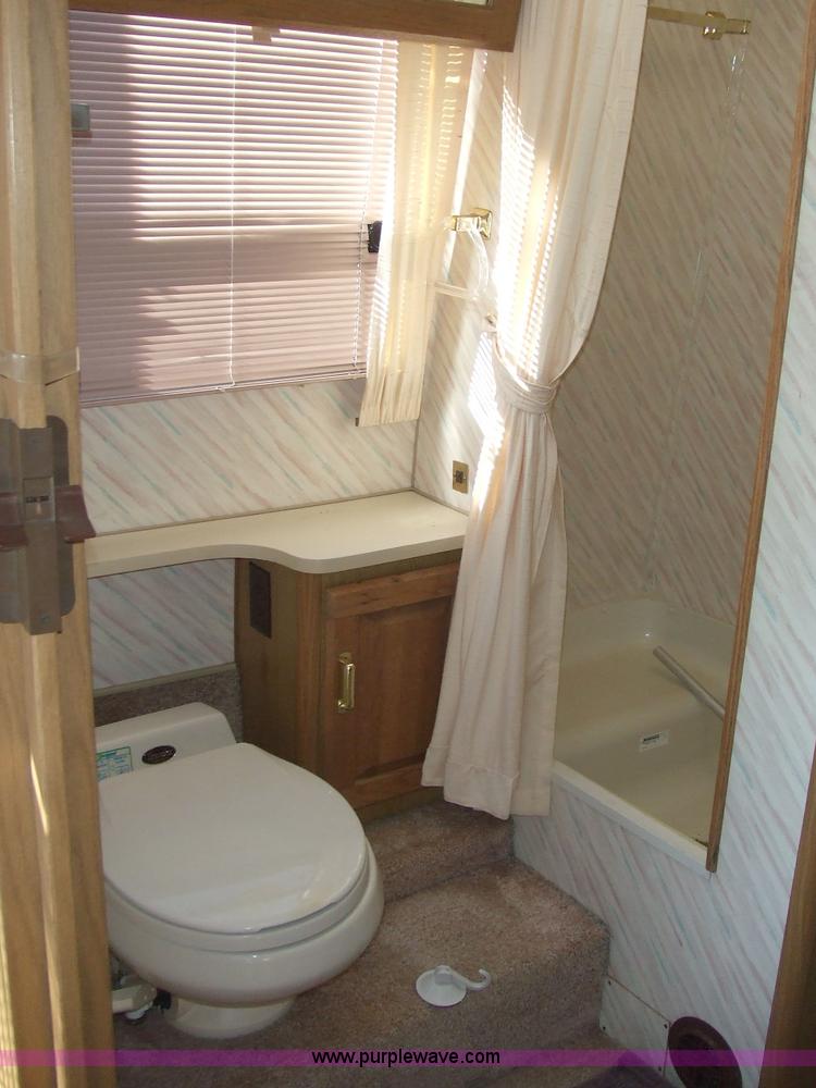 image for item 2360 1987 Chevrolet Elandan 33' Winnebago