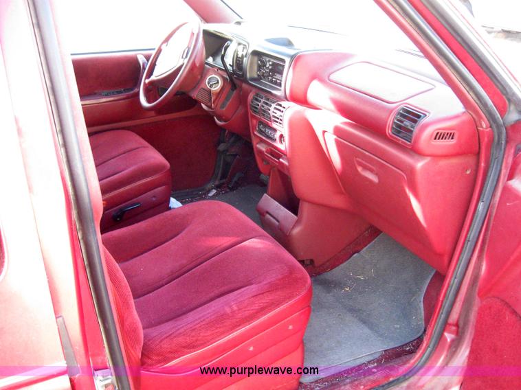 image for item 3149 1994 Dodge Grand Caravan SE