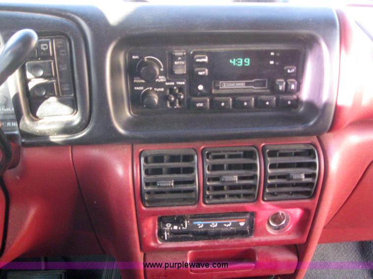 image for item 3149 1994 Dodge Grand Caravan SE