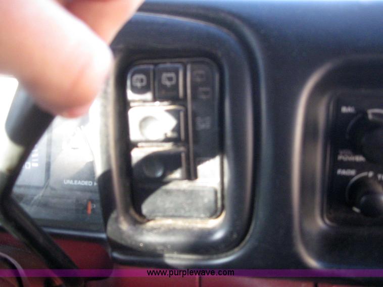 image for item 3149 1994 Dodge Grand Caravan SE