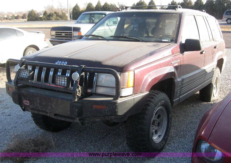 image for item 3151 1994 Jeep Grand Cherokee Laredo