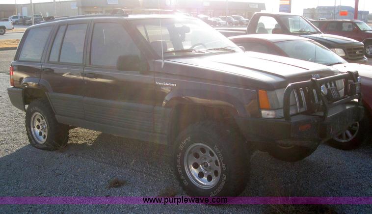 image for item 3151 1994 Jeep Grand Cherokee Laredo