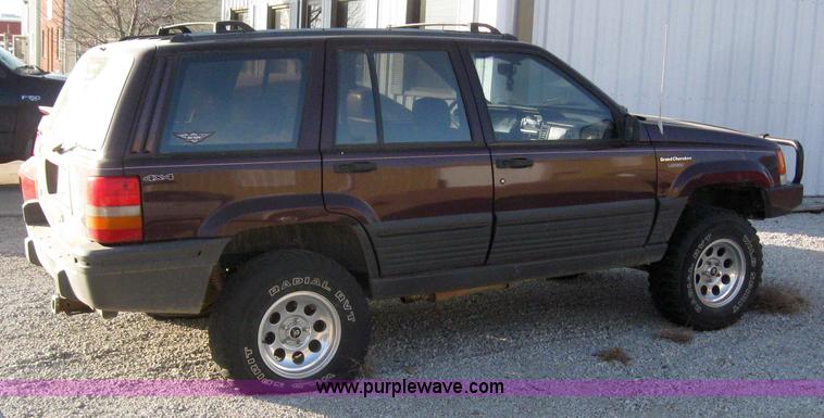 image for item 3151 1994 Jeep Grand Cherokee Laredo