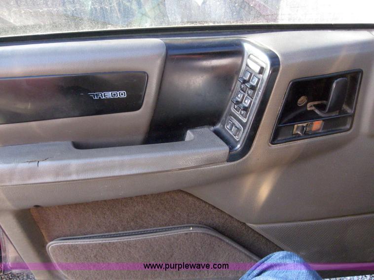 image for item 3151 1994 Jeep Grand Cherokee Laredo