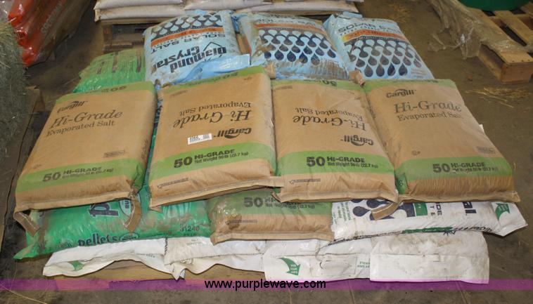 image for item 4966 Pallet of salt