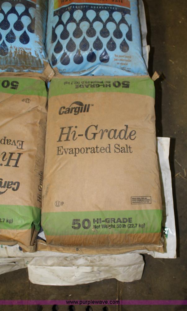 image for item 4966 Pallet of salt