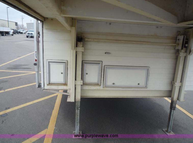 image for item 5609 1986 Fleetwood Prowler camper