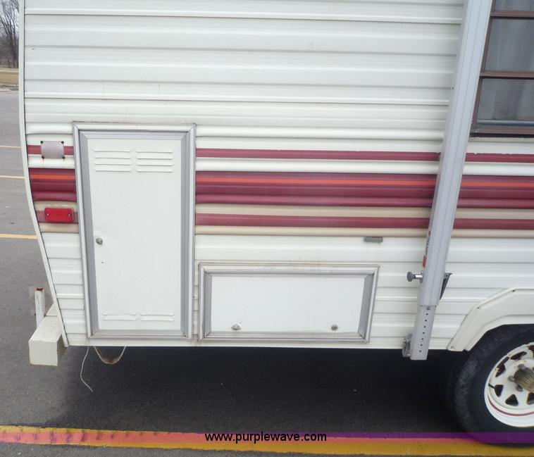 image for item 5609 1986 Fleetwood Prowler camper