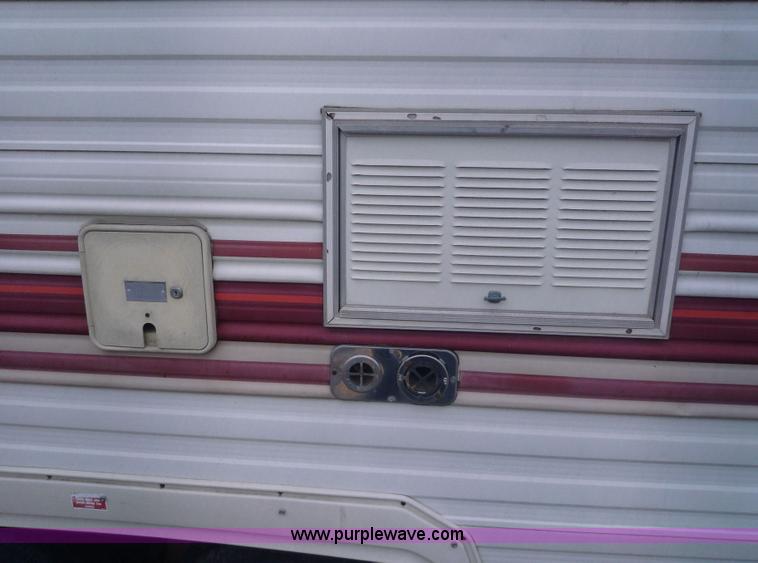 image for item 5609 1986 Fleetwood Prowler camper