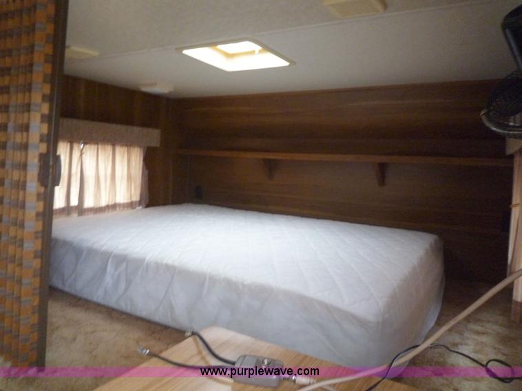 image for item 5609 1986 Fleetwood Prowler camper