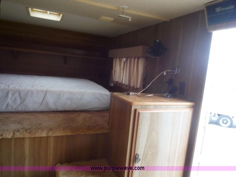 image for item 5609 1986 Fleetwood Prowler camper