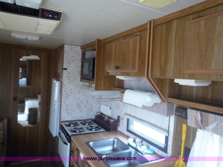 image for item 5609 1986 Fleetwood Prowler camper