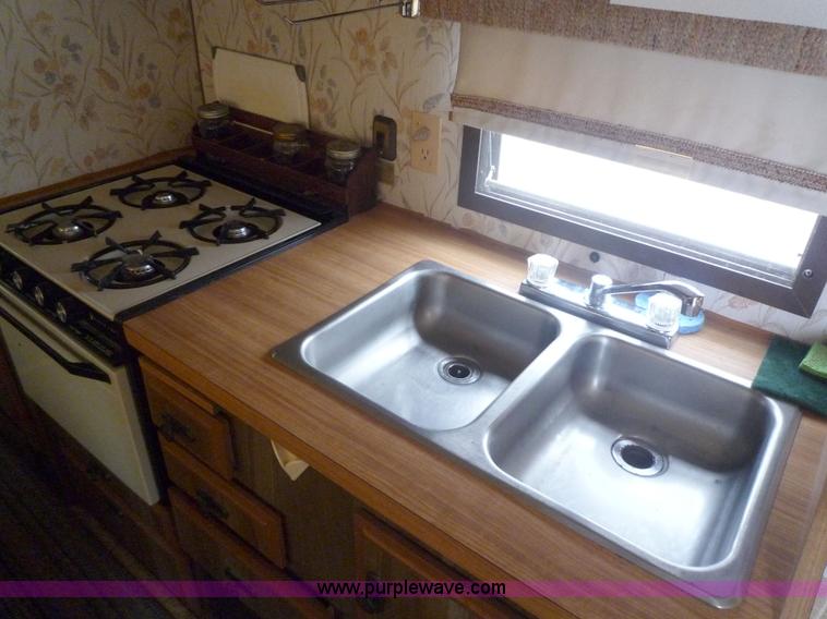 image for item 5609 1986 Fleetwood Prowler camper