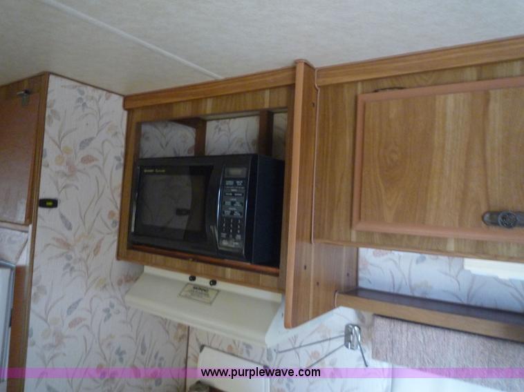 image for item 5609 1986 Fleetwood Prowler camper