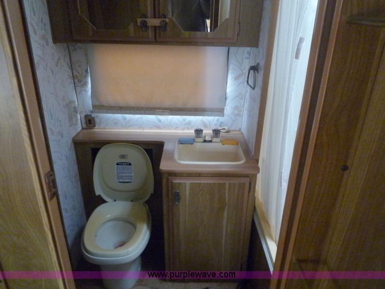 image for item 5609 1986 Fleetwood Prowler camper