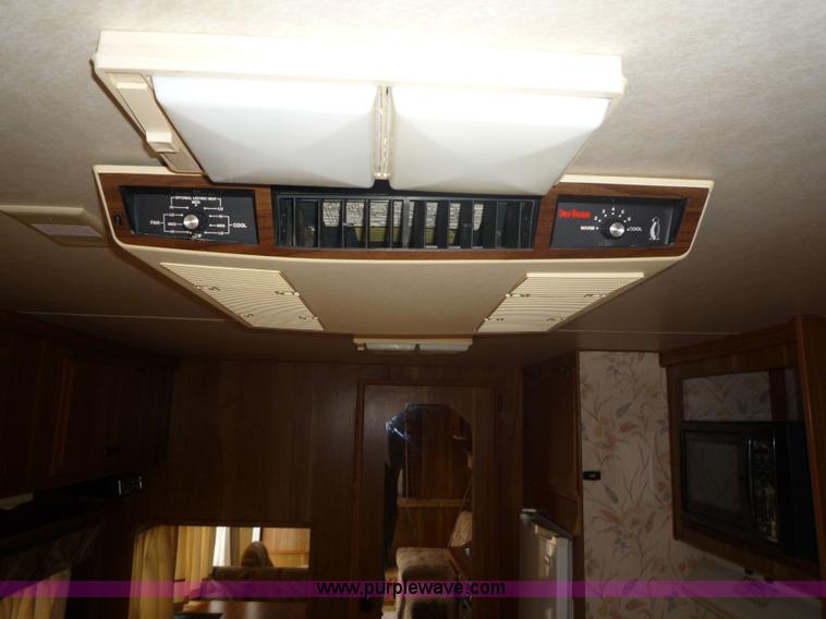 image for item 5609 1986 Fleetwood Prowler camper