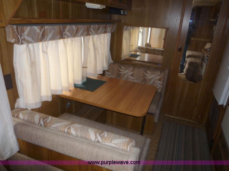 image for item 5609 1986 Fleetwood Prowler camper
