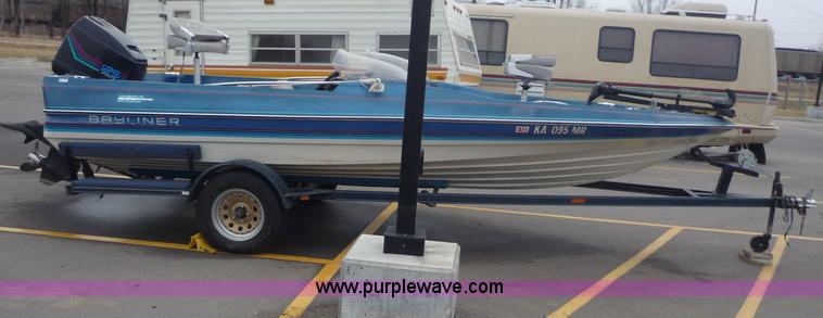 image for item 5610 1988 Bayliner boat