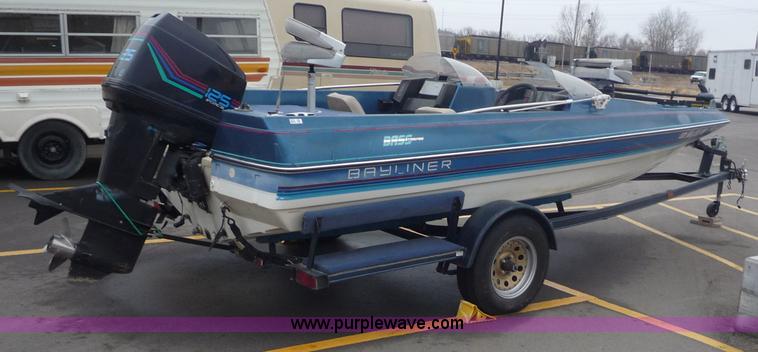 image for item 5610 1988 Bayliner boat