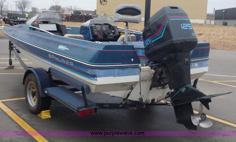 image for item 5610 1988 Bayliner boat
