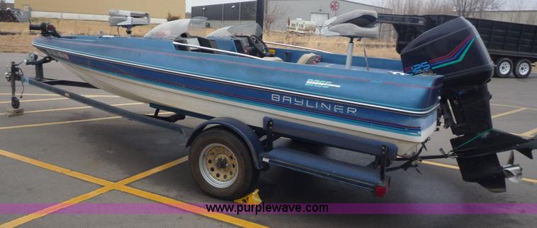 image for item 5610 1988 Bayliner boat