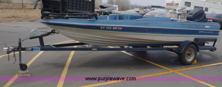 image for item 5610 1988 Bayliner boat
