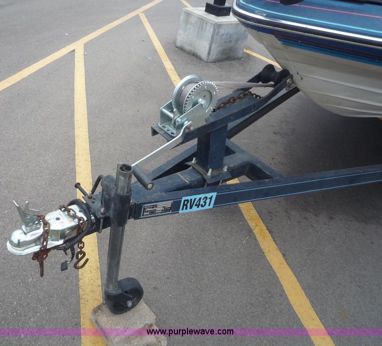 image for item 5610 1988 Bayliner boat