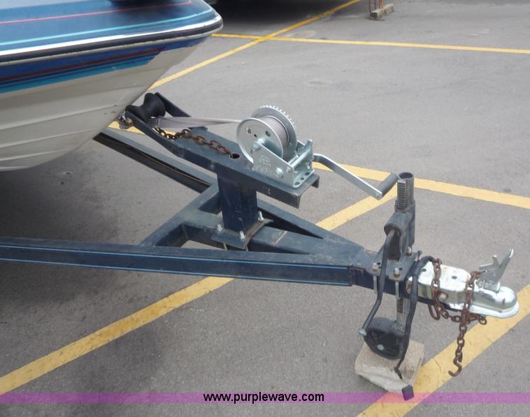 image for item 5610 1988 Bayliner boat