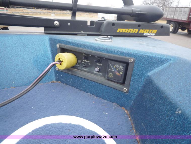 image for item 5610 1988 Bayliner boat