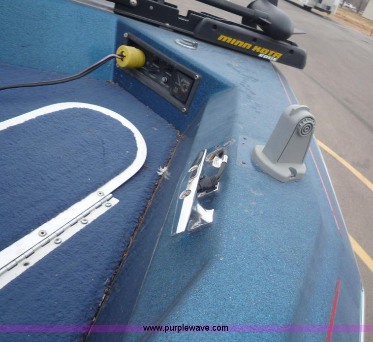 image for item 5610 1988 Bayliner boat