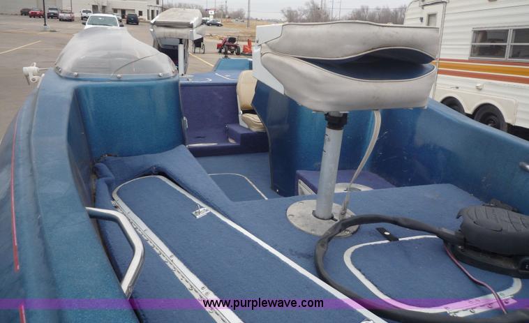 image for item 5610 1988 Bayliner boat