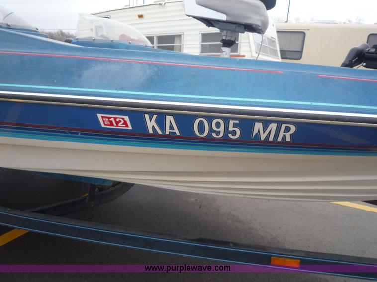 image for item 5610 1988 Bayliner boat